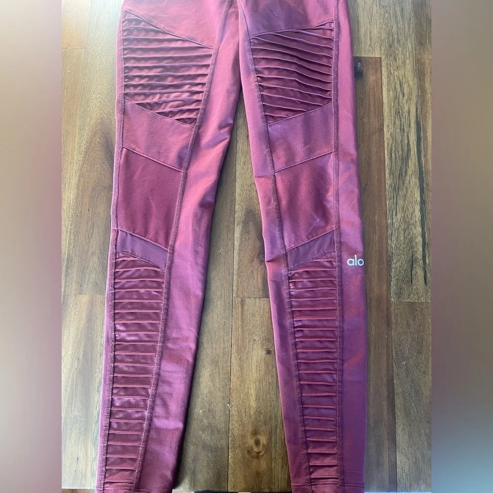 ALO yoga moto legging burgundy XXS